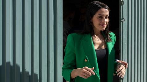La presidenta de Ciudadanos, Inés Arrimadas, visita el taller del artista fallero Ximo Esteve La presidenta de Ciudadanos, Inés Arrimadas, visita el taller del artista fallero Ximo Esteve