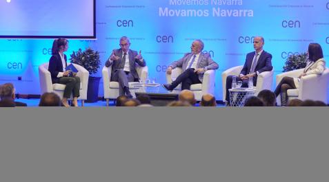 cenDigital2 Amaia Otazu, Manuel Ángel Alonso, Juan Cruz Cigudosa, César Arraiza y Mar González durante la mesa redonda de la jornada