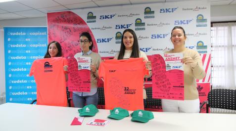 CARRERA De izda. a dcha., Elisabeth Pérez, Inés Arnedo e Iratxe Eraso, de Amimet, y la edil de Deportes Irune García.