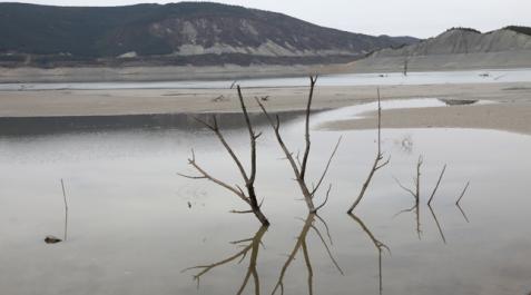 Embalses de Navarra como el de Yesa (en la imagen) frenan la caída en su reserva de agua Embalses de Navarra como el de Yesa (en la imagen) frenan la caída en su reserva de agua