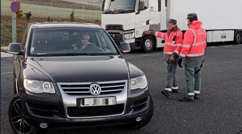POLICIA-FORAL-CONDUCTOR-IMARCOAIN Agentes de la Policía Foral detienen a un conductor por cuadruplicar la tasa de alcohol