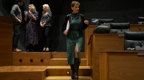 La presidenta de Navarra, María Chivite, momentos antes de su intervención este jueves en el Parlamento de Navarra La presidenta de Navarra, María Chivite, momentos antes de su intervención este jueves en el Parlamento de Navarra