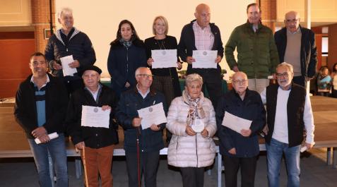 Foto de grupo de los homenajeados por los 25 años de la asociación de belenistas de Barañáin Foto de grupo de los homenajeados por los 25 años de la asociación de belenistas de Barañáin