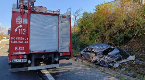 El vehículo accidentado este viernes en la A-10 A-10