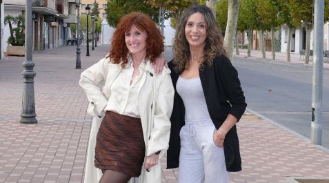 Mónica Garbayo, a la izda., junto a Katia Chivite en Cintruénigo Mónica Garbayo, a la izda., junto a Katia Chivite en Cintruénigo
