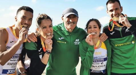 De izda. a dcha., Kader Algham, Maitane Melero, Ignacio Santamaría, Alicia Carrera y Javier Nagore, con sus medallas de oro. De izda. a dcha., Kader Algham, Maitane Melero, Ignacio Santamaría, Alicia Carrera y Javier Nagore, con sus medallas de oro.