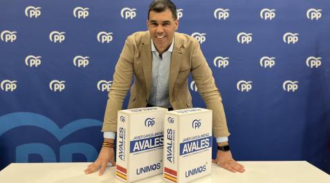 Javier García Javier García, junto a los avales conseguidos