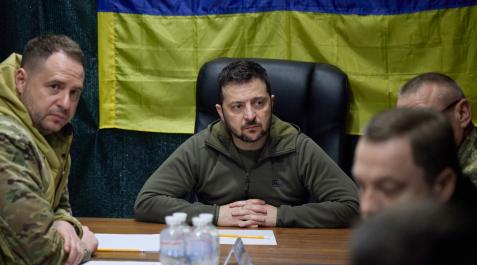 El presidente de Ucrania con altos mandos militares tras recuperar Jerson El presidente de Ucrania con altos mandos militares tras recuperar Jerson