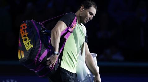 Nadal Rafa Nadal, cabizbajo, se retira a los vestuarios tras caer derrotado contra Félix Auger-Aliassime en el segundio encuentro de las Finales ATP