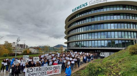 protesta-siemens-gamesa Concentración de la plantilla de Siemens Gamesa frente a las oficinas de la empresa en Sarriguren