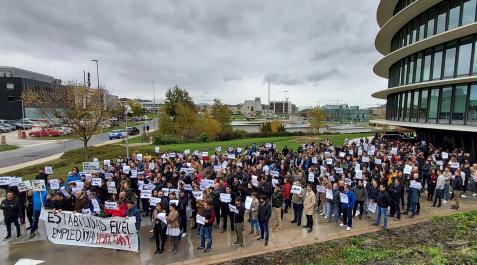 protesta-siemens-gamesa-2 Concentración de la plantilla de Siemens Gamesa frente a las oficinas de la empresa en Sarriguren