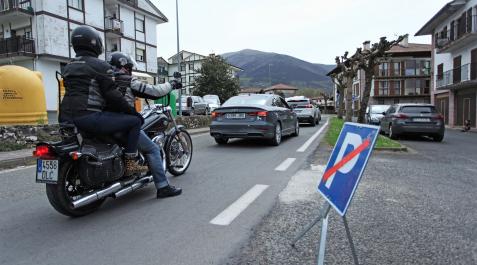 erratzu El Ayuntamiento ha habilitado junto con Erratzu un sistema de regulación de aparcamiento en períodos vacacionales en la localidad
