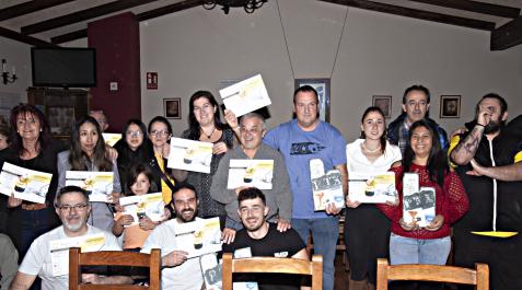 ENTREGA PREMIO-PINTXOS-TXAN-22-GRUPO Premiados y participantes lucen sus diplomas en la entrega de premios