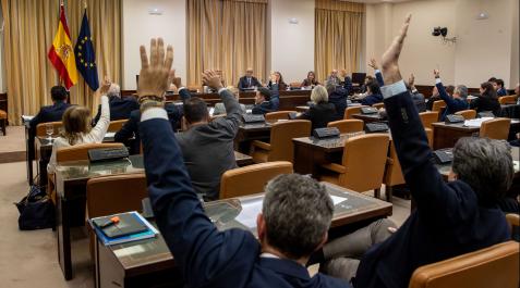 comision-impuesto-banca Comisión de Asuntos Económicos del Congreso en la que se ha aprobado la proposición de Ley que regula los gravámenes temporales a la banca, las energéticas y las grandes fortunas