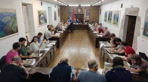 juntabaztan Imagen de la sesión que la Junta General del valle de Baztan celebró en octubre
