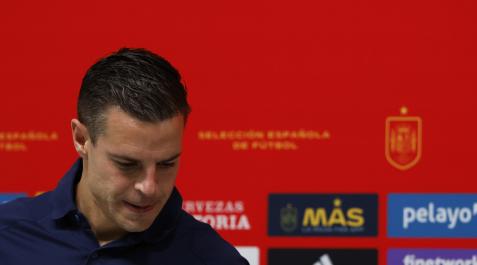 Azpi El navarro Césat Azpilicueta antes de su comparecencia ante los medios