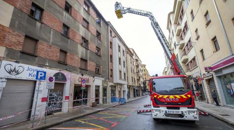 Fotos del incendio en un edificio de Paulino Caballero de Pamplona. Fotos del incendio en un edificio de Paulino Caballero de Pamplona.