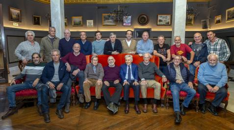 Arriba, de izquierda a derecha: Javier barace, Jesús Eslava, Alberto Escobosa, Luis Beguiristain, Fermín San Martín, Txutxo Aldaz, Javier Urzainki, David García, Eduardo Argain, Fernando Chocarro, Ignacio Estaun, Miguel Ángel Agarraberes. Abajo: Ignacio Á Arriba, de izquierda a derecha: Javier barace, Jesús Eslava, Alberto Escobosa, Luis Beguiristain, Fermín San Martín, Txutxo Aldaz, Javier Urzainki, David García, Eduardo Argain, Fernando Chocarro, Ignacio Estaun, Miguel Ángel Agarraberes. Abajo: Ignacio Álvarez , Enrique Munárriz, Alfonso Ruiz, Fernando Goñi, Salvador Martín, Julio Sánchez, Jesús Baquedano, Javier Ortigosa y Patxi Bravo