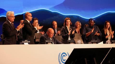 El fin de la asamblea plenaria de la conferencia climática en Egipto ha sido recibida por un sonoro aplauso por parte de todos los representantes en el patio de butacas. El fin de la asamblea plenaria de la conferencia climática en Egipto ha sido recibida por un sonoro aplauso por parte de todos los representantes en el patio de butacas.