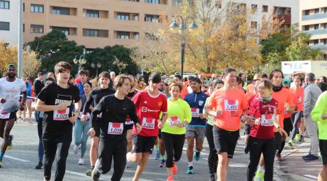 Participantes en la prueba absoluta de la carrera popular de la Asociación de Personas con Discapacidad de la Ribera (Amimet)