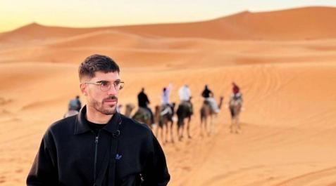 Nacho Vidal, en el desierto durante su estancia en Marruecos Nacho Vidal, en el desierto durante su estancia en Marruecos