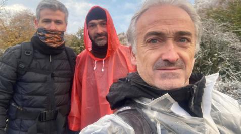 JErrea Desde la izquierda, Miguel, José y Javier Errea el sábado a las 8.30, cuando partieron desde Sorogain