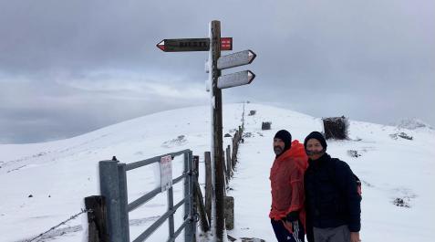 Montañismo José Errea y Miguel Errea, subiendo el sábado la Peña de los Generales o Argintzu.