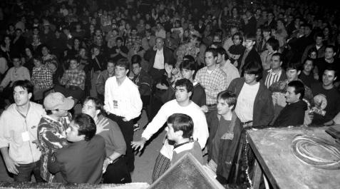 La apertura paralela en la Carpa de la UPNA en 1997. La apertura paralela en la Carpa de la UPNA en 1997.