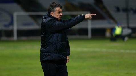 WhatsApp Image 2022-11-22 at 12.49.52 Sergio Vázquez da indicaciones a sus jugadores en el partido del pasado domingo ante el Tudelano