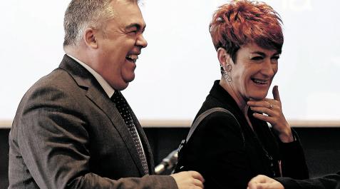 El socialista Santos Cerdán y Bakartxo Ruiz (EH Bildu), ayer en el Foro Ser Navarra El socialista Santos Cerdán y Bakartxo Ruiz (EH Bildu), ayer en el Foro Ser Navarra