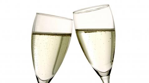 El mítico vino espumoso francés escasea en los lineales. Dos cosechas consecutivas cortas y un mayor consumo explican esta crisis de oferta, que ha elevado su precio hasta un 25% El mítico vino espumoso francés escasea en los lineales. Dos cosechas consecutivas cortas y un mayor consumo explican esta crisis de oferta, que ha elevado su precio hasta un 25%