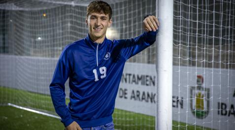Xavier Sola A: Jesús Caso
F: 28.11.2022
P: Xabier Sola
L: Mutilva
T: Fútbol. Jugador de la Mutilvera.
Xavier Sola, delantero de la Mutilvera, anotó dos goles frente al Tarazona