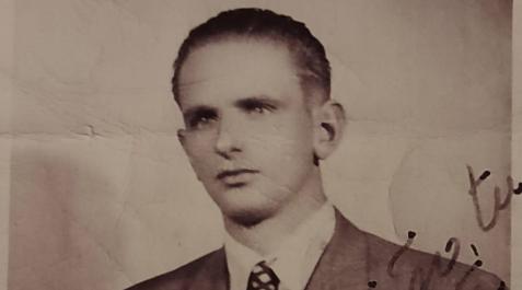 EL EMIGRANTE Bernardo Urtasun Echeverría, de Espinal, emigró al norte de Argentina en 1952. Falleció en Aguaray a los 55 años, de un infarto. Nunca regresó a España ni volvió a ver a su familia EL EMIGRANTE Bernardo Urtasun Echeverría, de Espinal, emigró al norte de Argentina en 1952. Falleció en Aguaray a los 55 años, de un infarto. Nunca regresó a España ni volvió a ver a su familia