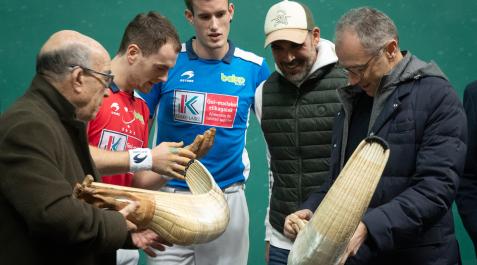 Carmelo Ezpeleta, durante una exhibición de pelota vasca este martes en el frontón Labrit de Pamplona Carmelo Ezpeleta, durante una exhibición de pelota vasca este martes en el frontón Labrit de Pamplona