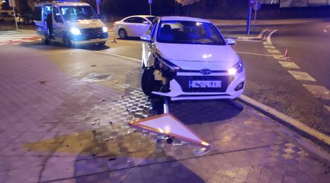 accidente-pamplona Lugar en el que se produjo la salida de vía y el choque contra la señal