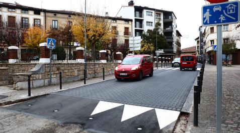 garciaximenez Paso peatonal en la calle García Ximénez, a la altura del Ayuntamiento de Alsasua