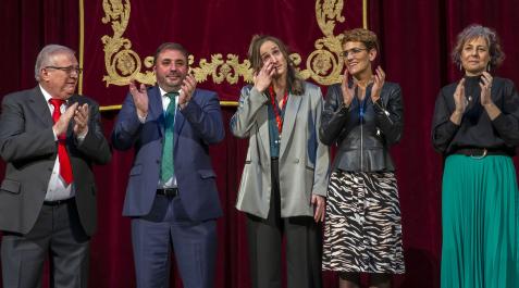 A_ Jesús CasoF_ 30. (36269504) Nerea Pena posa con la Medalla de Oro al Mérito Deportivo de Navarra.