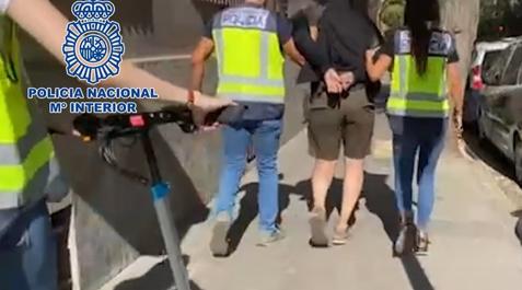 detenido-patinete Detenido un joven que robaba tarjetas bancarias a ancianos en cajeros y huía en patinete