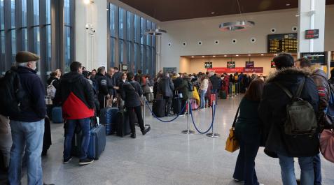 Fotos del aeropuerto de Noáin en el comienzo del puente foral. Fotos del aeropuerto de Noáin en el comienzo del puente foral.