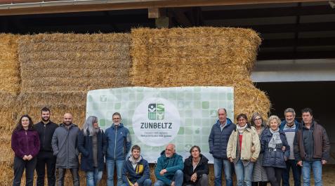 Inauguración del espacio Zunbeltz Miembros de la Mancomunidad de Andia, de la Asociación Zunbeltz y asistentes a la inauguración.