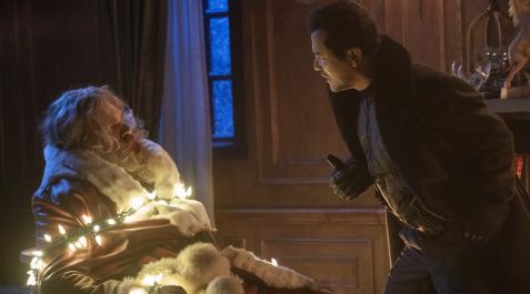 'Violent night' David Harbour (i) como Papá Noel y John Leguizamo como el señor Scrooge