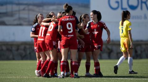 Las jugadores, celebrando uno de los tantos Las jugadores, celebrando uno de los tantos