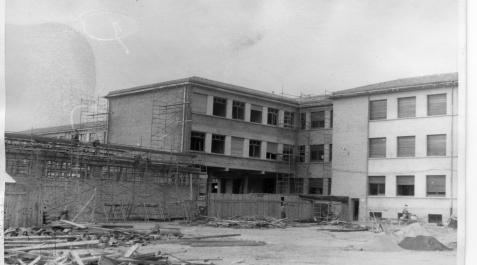 Una foto antigua del colegio José Vilá de Pamplona. Una foto antigua del colegio José Vilá de Pamplona.