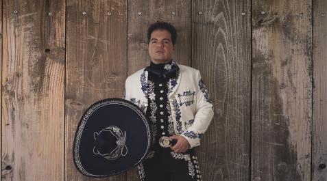 ROBERTOURRUTIAfoto El mariachi Roberto urrutia