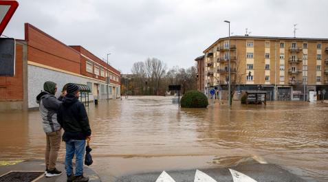 Rotonda bajo al agua junto a la papelera San Andrés de Villava Rotonda bajo al agua junto a la papelera San Andrés de Villava