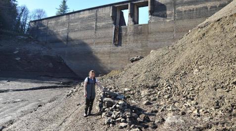 enobieta Aspecto parcial de la pared de la antigua presa del embalse de Enobieta, en Artikutza