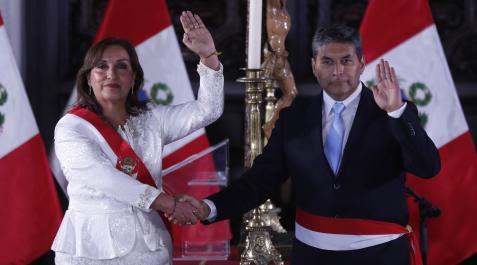 La presidenta de Perú, Dina Boluarte, toma juramento al ministro del Interior, César Cervantes Cárdenas La presidenta de Perú, Dina Boluarte, toma juramento al ministro del Interior, César Cervantes Cárdenas