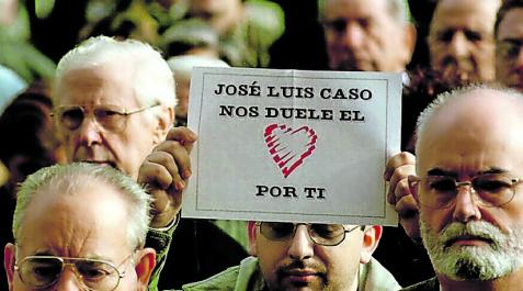 Decenas de manifestaciones tuvieron lugar por toda España para protestar por el asesinato del concejal José Luis Caso a manos de ETA Decenas de manifestaciones tuvieron lugar por toda España para protestar por el asesinato del concejal José Luis Caso a manos de ETA