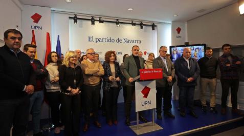 UPN Javier Esparza, rodeado por toda su ejecutiva, da a conocer en una rueda de prensa el respaldo unánime de la dirección del partido a ir solos a las próximas elecciones al Parlamento de Navarra y a los ayuntamientos.