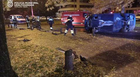 Imagen de los agentes de Policía Municipal, en el lugar del siniestro Imagen de los agentes de Policía Municipal, en el lugar del siniestro